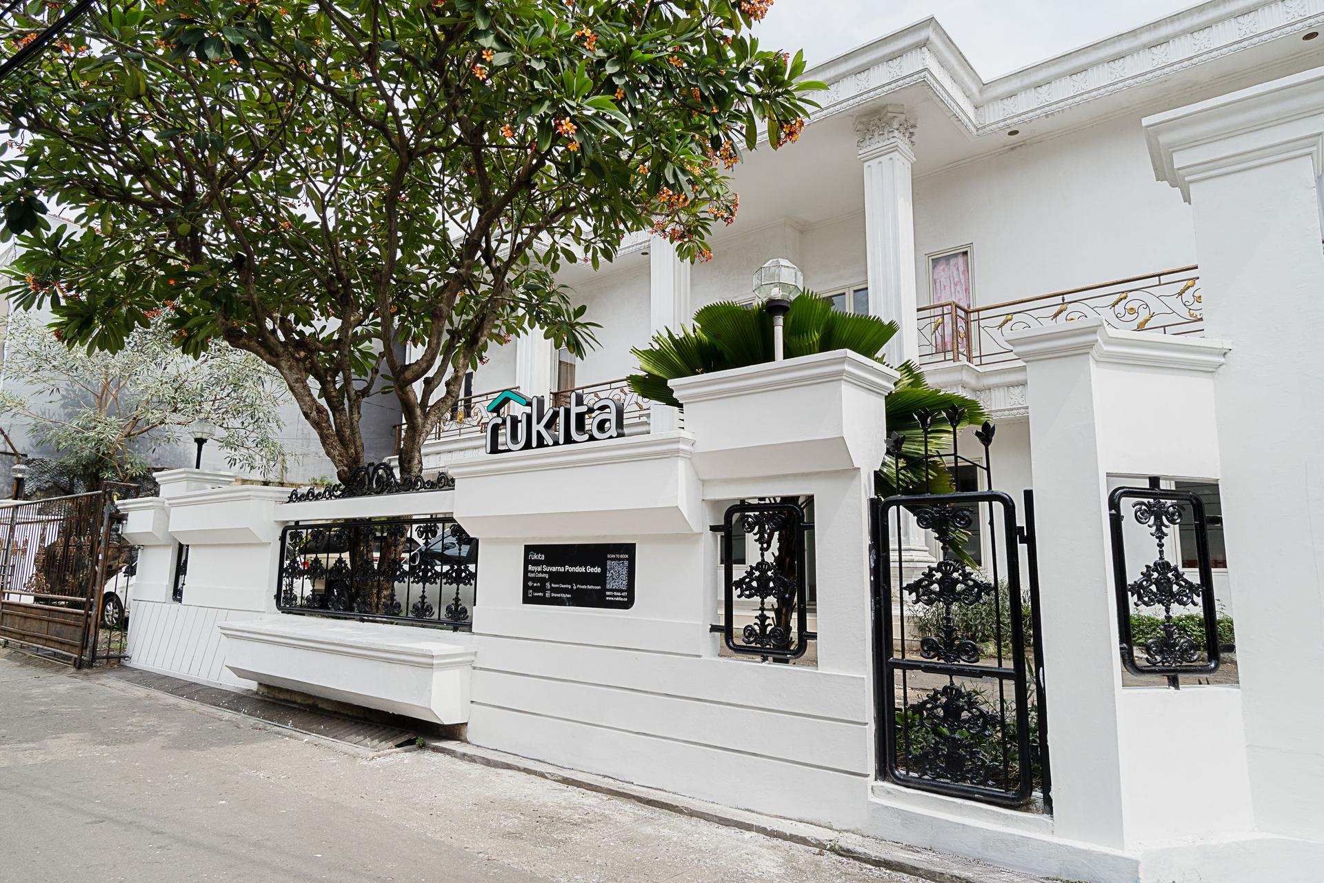 https://images.rukita.co/buildings/building/14e60f54-e3f.jpg