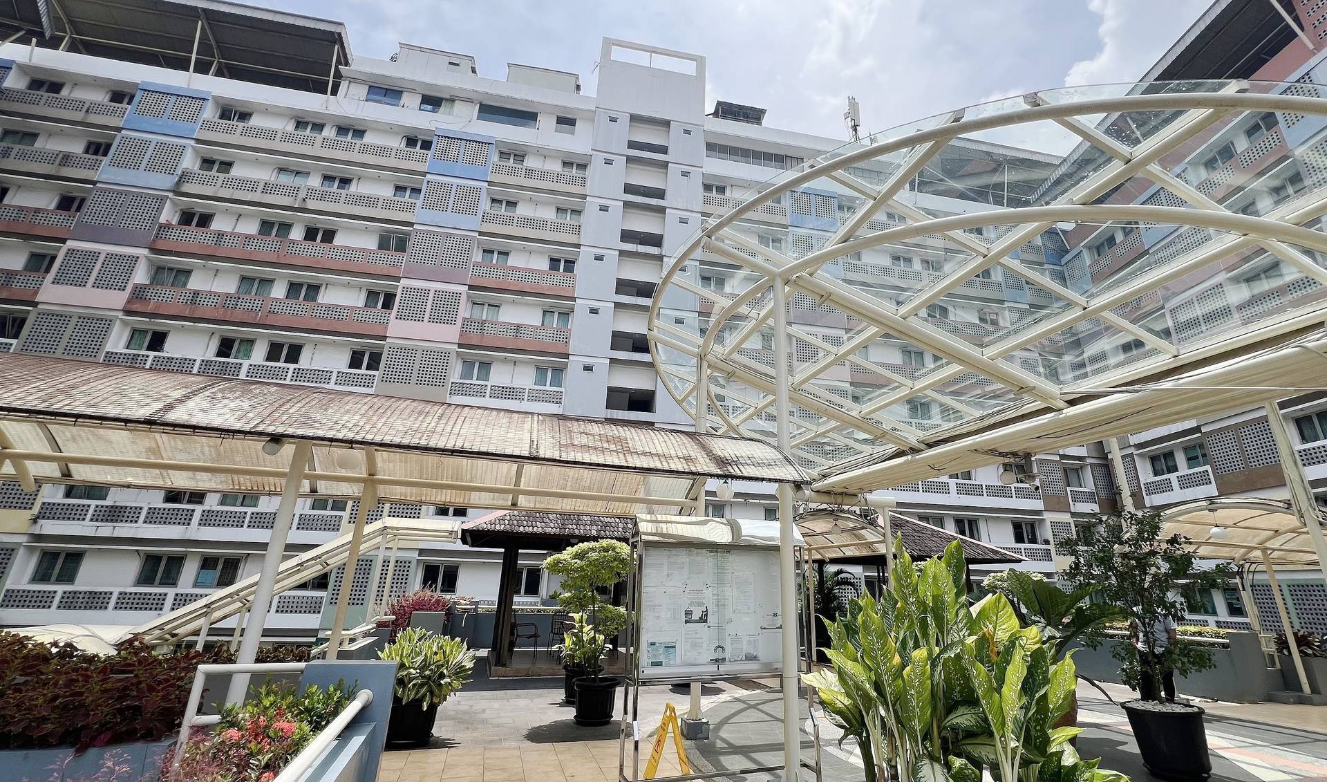 https://images.rukita.co/buildings/building/16201054-695.jpg