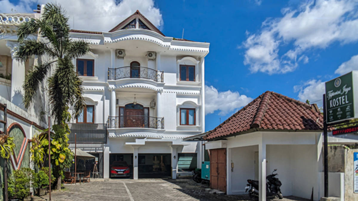 https://images.rukita.co/buildings/building/17ec5244-887.jpg
