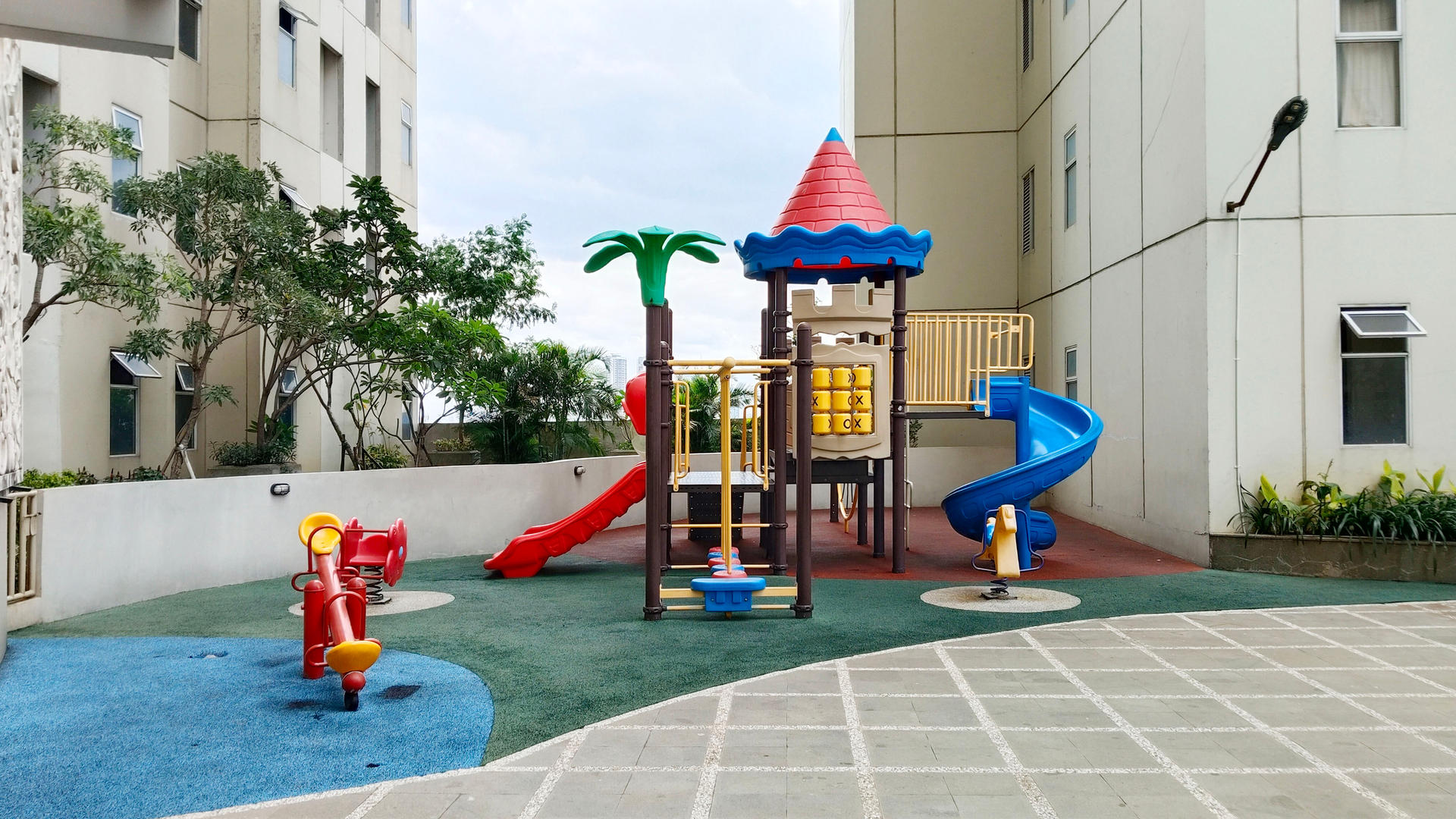 https://images.rukita.co/buildings/building/182d814d-d42.jpg