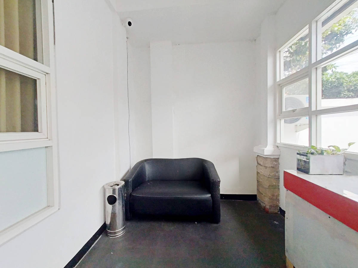 https://images.rukita.co/buildings/building/1a6b5a9b-38e.jpg