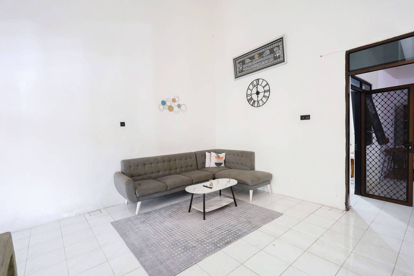 https://images.rukita.co/buildings/building/1c15b943-ae4.jpg