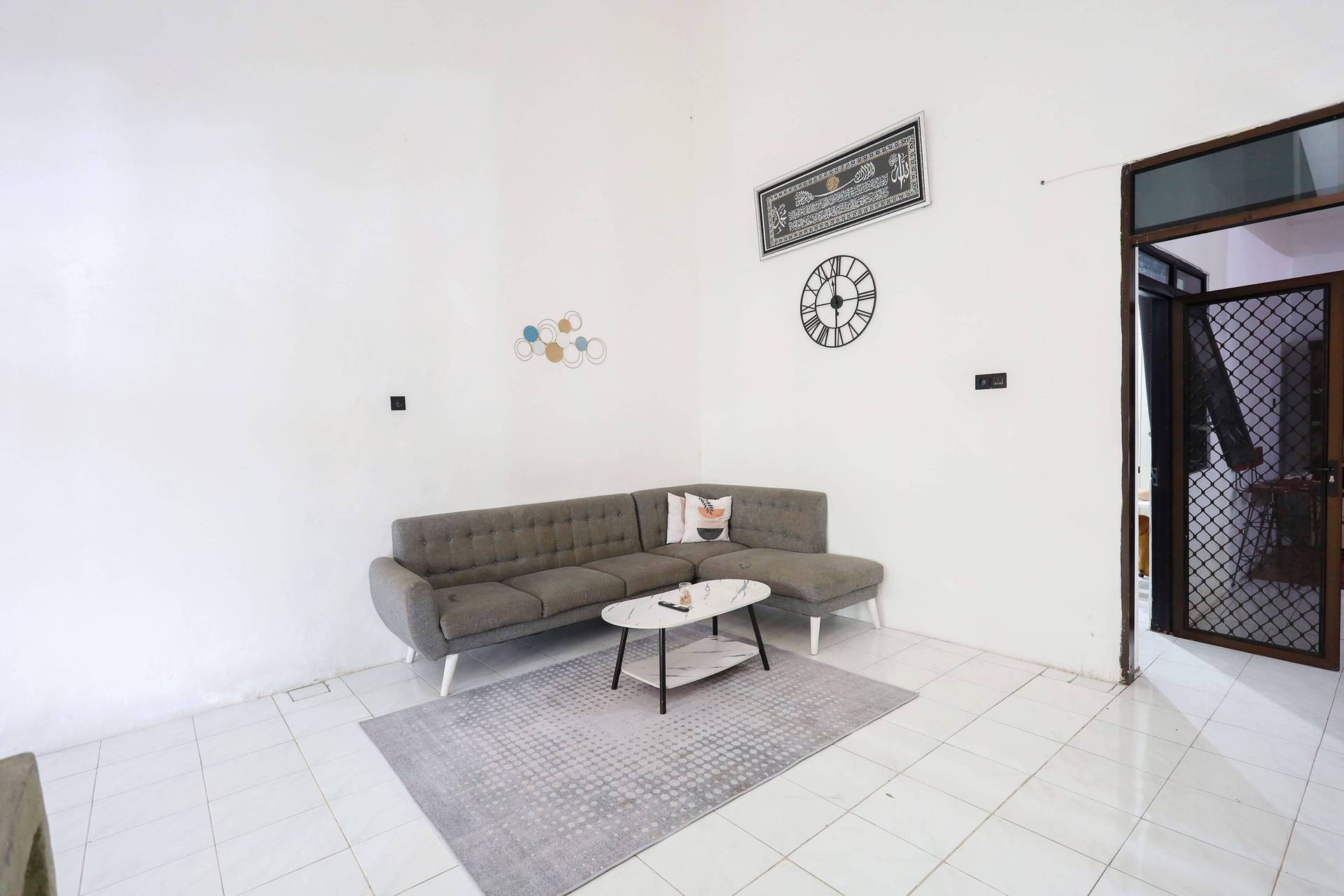 https://images.rukita.co/buildings/building/1c15b943-ae4.jpg