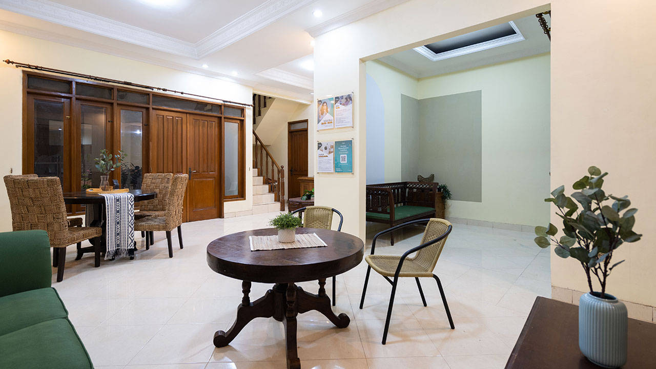 https://images.rukita.co/buildings/building/1e256e5f-076.jpg