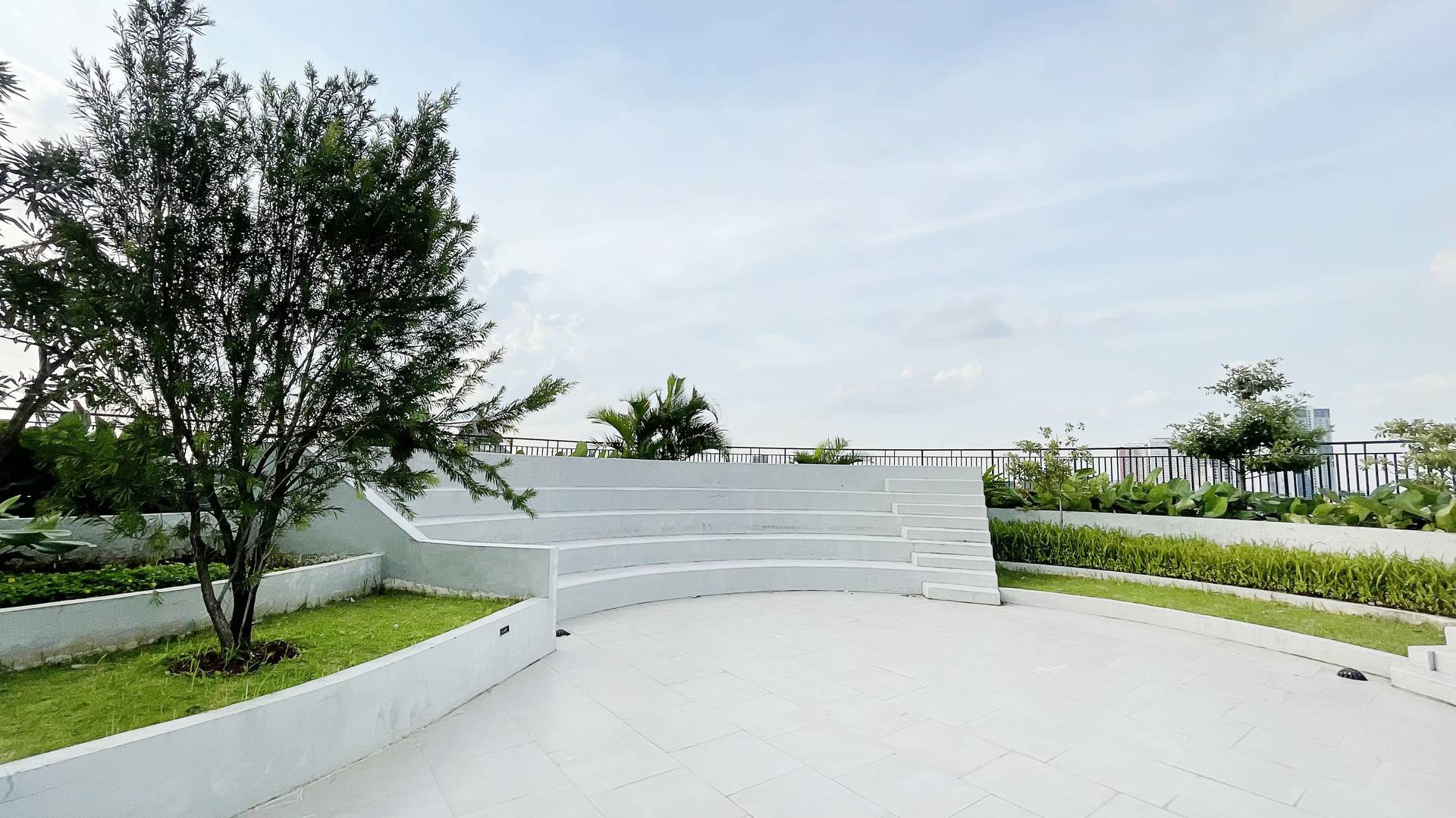 https://images.rukita.co/buildings/building/1eeb04e5-a824-443c-8f5d-0ee0c5a422ac.jpg