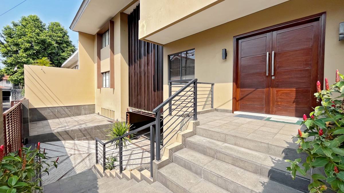 https://images.rukita.co/buildings/building/1ef848d9-f03.jpg