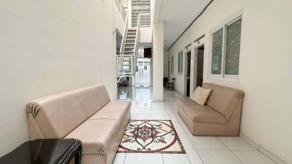 https://images.rukita.co/buildings/building/1f9076f3-8a7.jpg