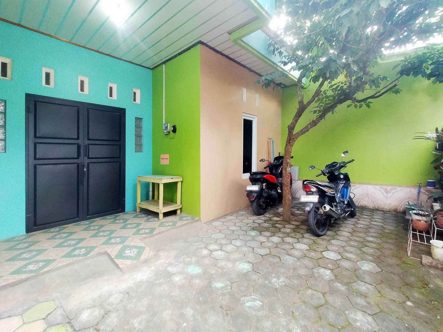 https://images.rukita.co/buildings/building/20adbff4-51b.jpg