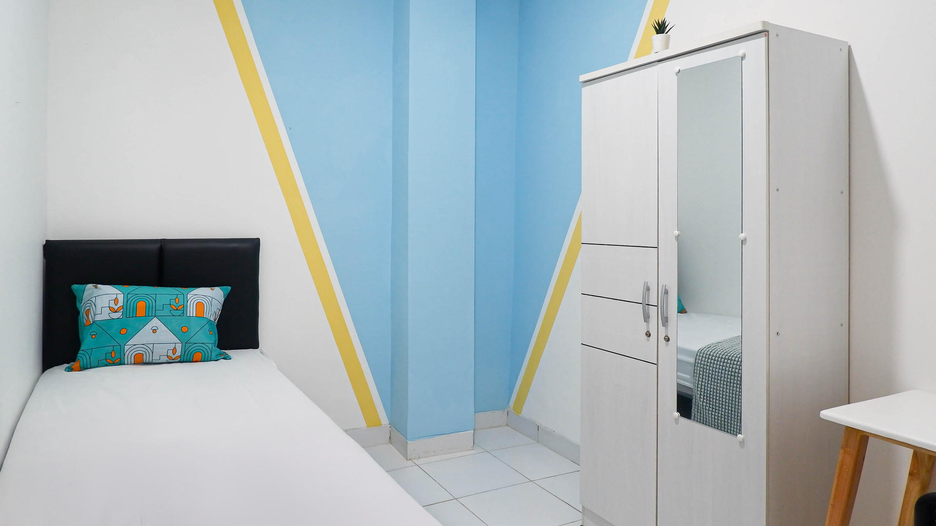 https://images.rukita.co/buildings/building/21770411-5c6.jpg