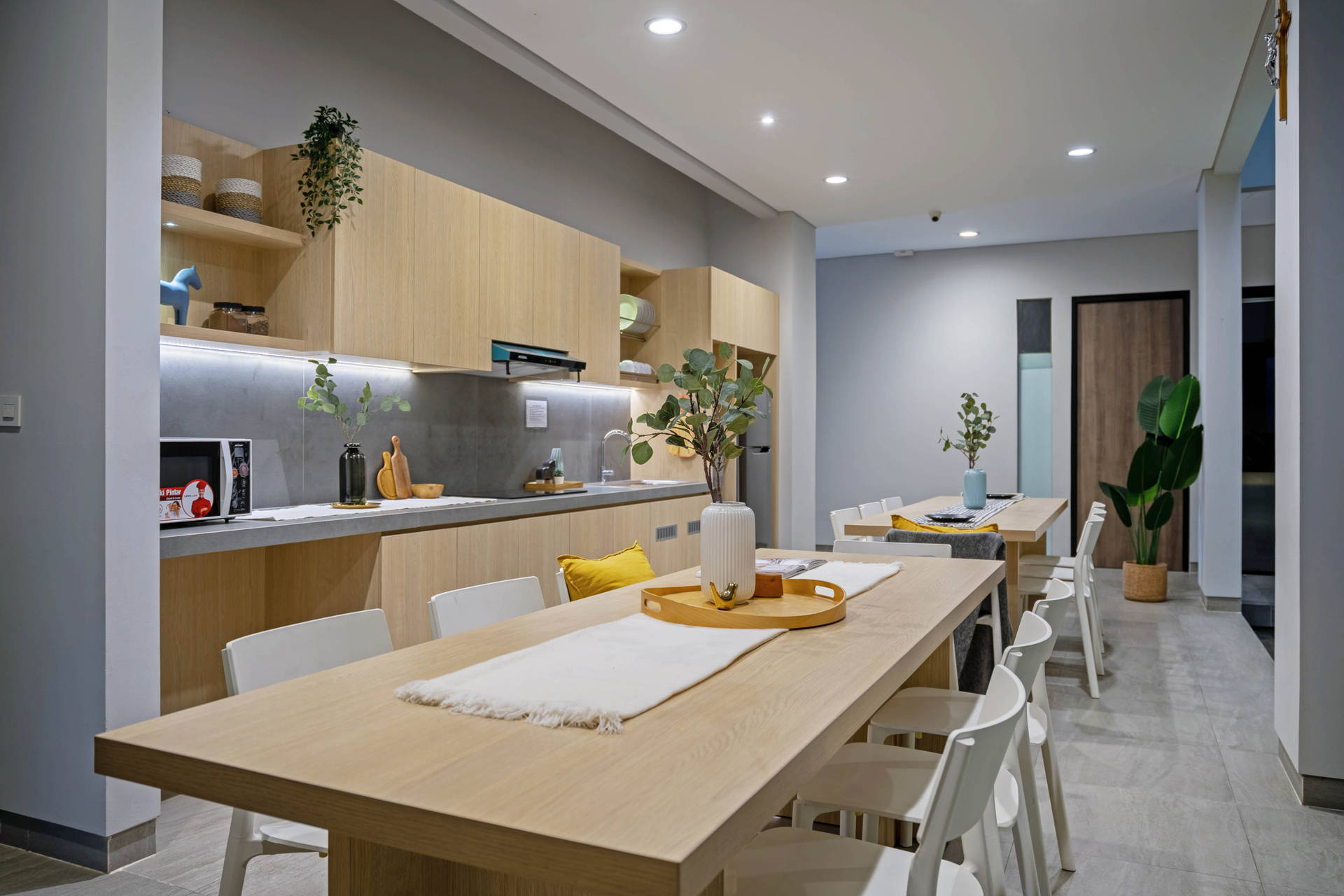 https://images.rukita.co/buildings/building/24ed215e-32e.jpg