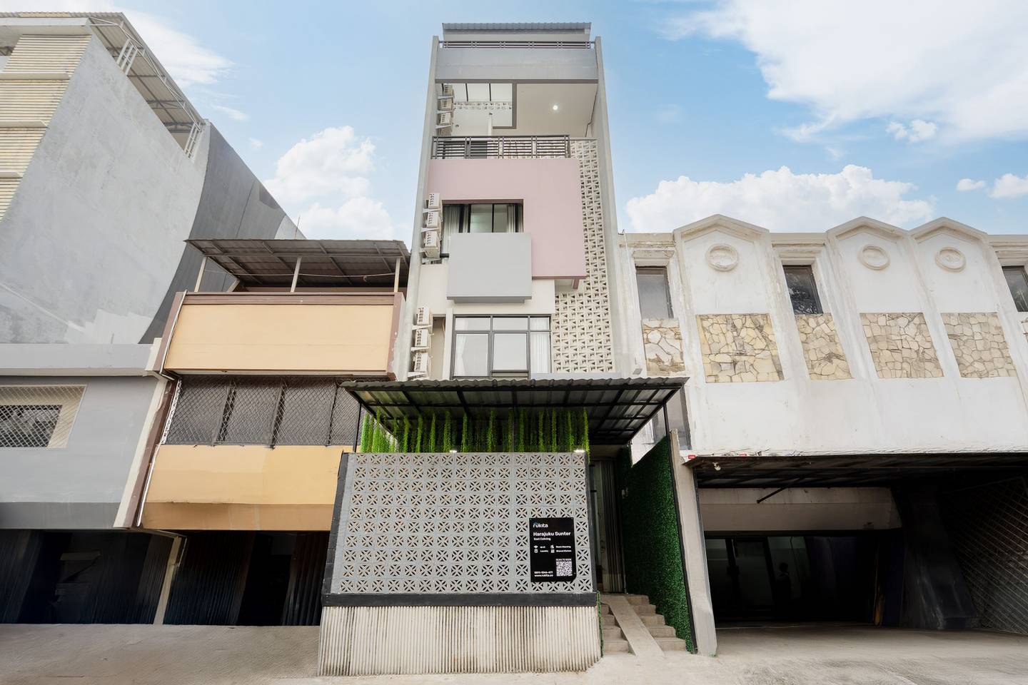 https://images.rukita.co/buildings/building/25211a13-d5a.jpg