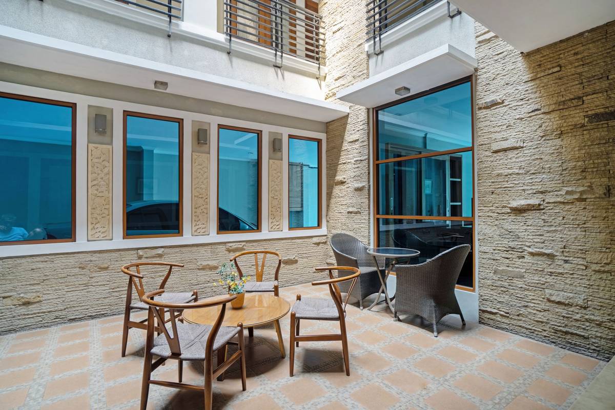 https://images.rukita.co/buildings/building/2550fcf7-520.jpg