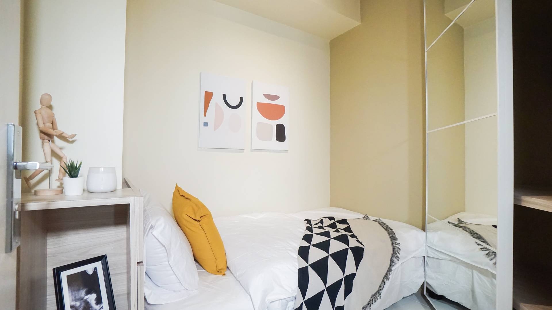 https://images.rukita.co/buildings/building/27108359-65e.jpg