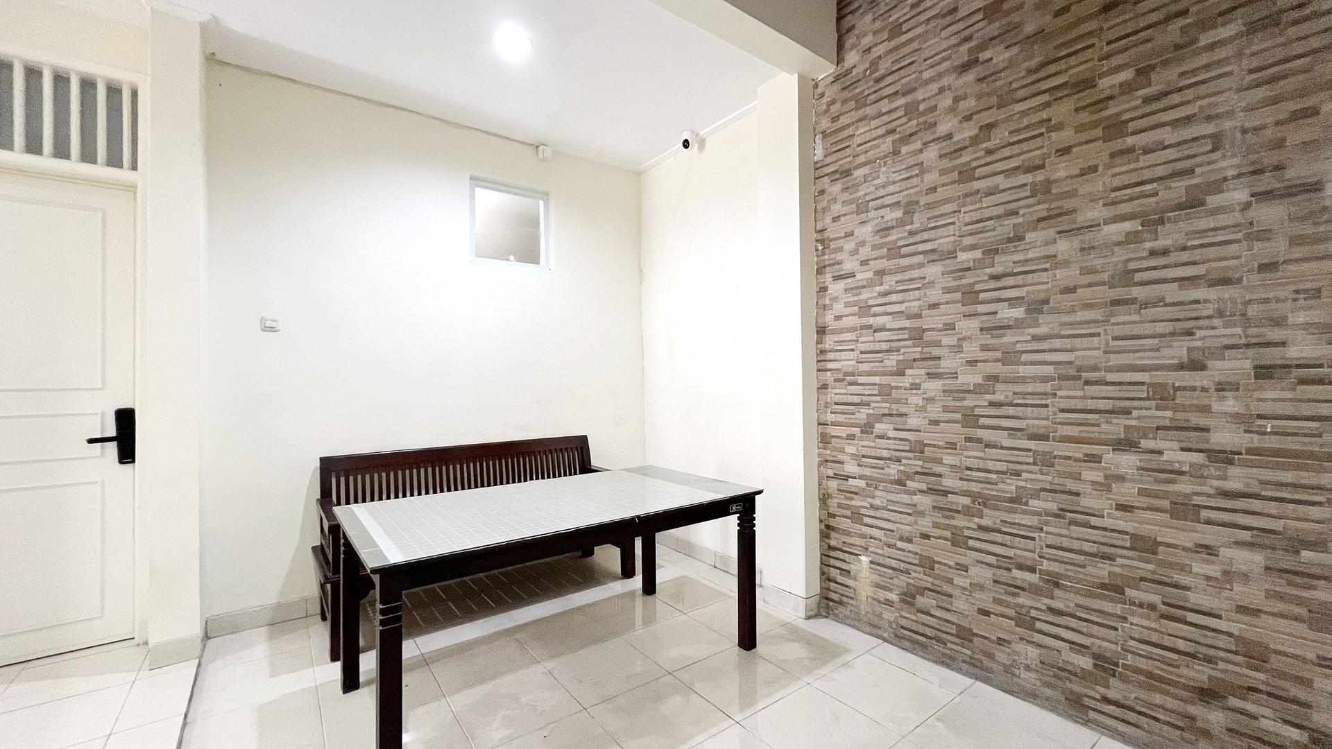 https://images.rukita.co/buildings/building/299a289b-2ab7-45db-8aa7-28a4f618880b.jpg