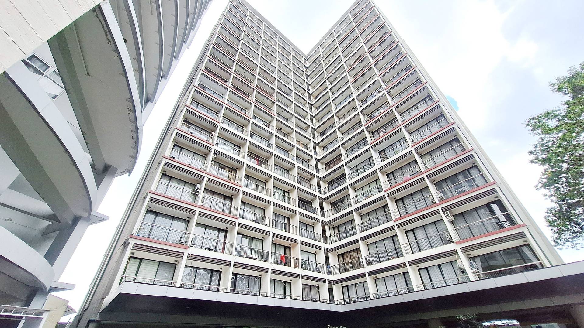 https://images.rukita.co/buildings/building/2a68a08e-92be-4e17-8498-ff5607ee749b.jpg