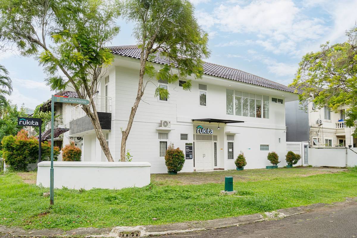 https://images.rukita.co/buildings/building/2d276d1b-7ef.jpg