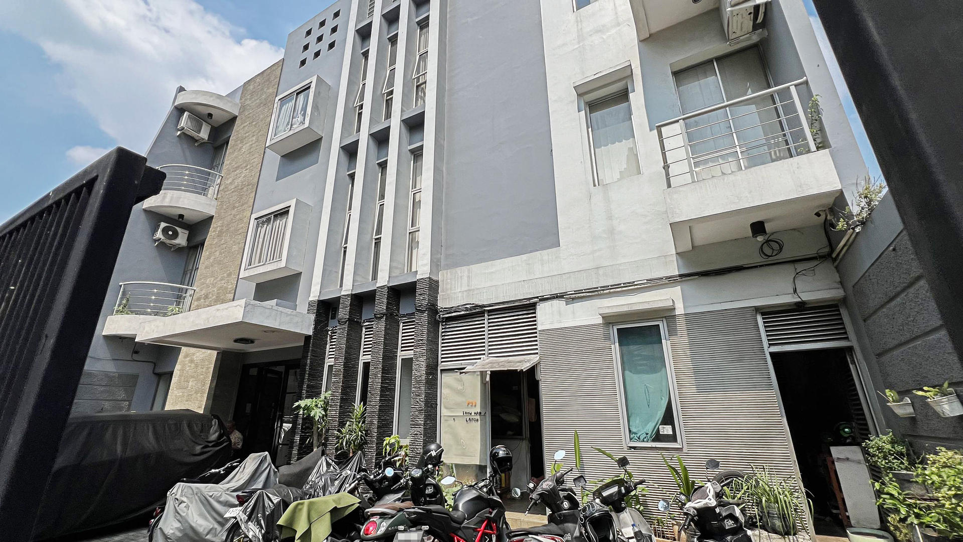 https://images.rukita.co/buildings/building/2e61bf72-c51.jpg