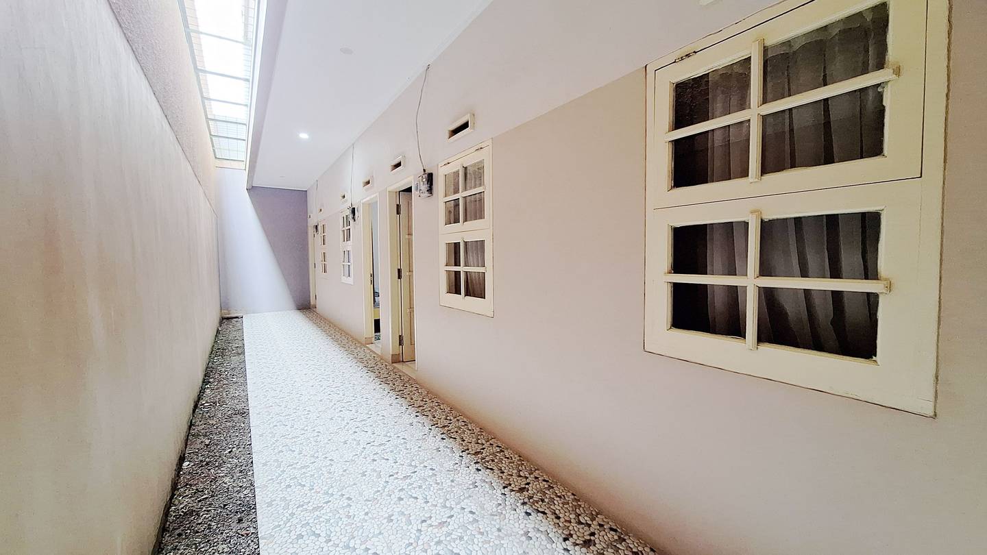 https://images.rukita.co/buildings/building/2e6a8415-8c9.jpg