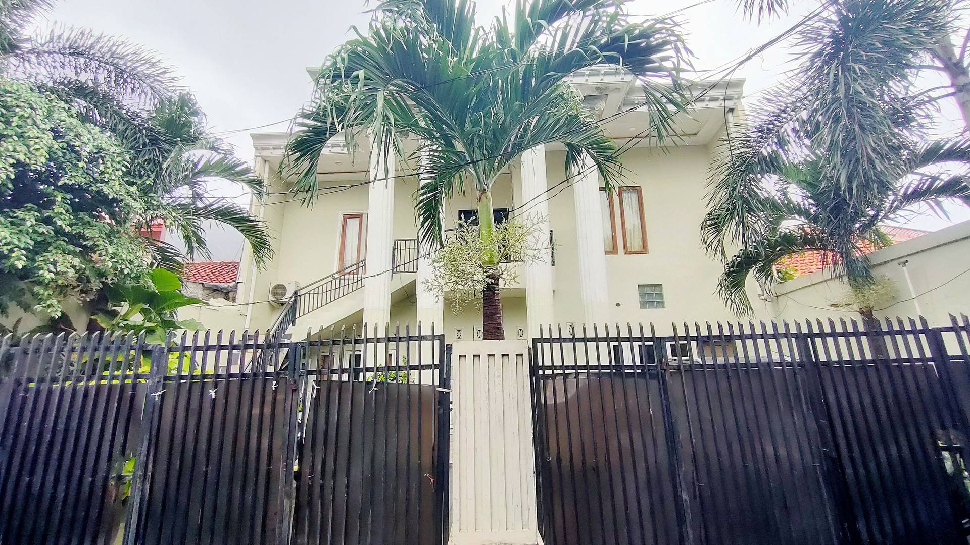 https://images.rukita.co/buildings/building/30854eb4-280.jpg