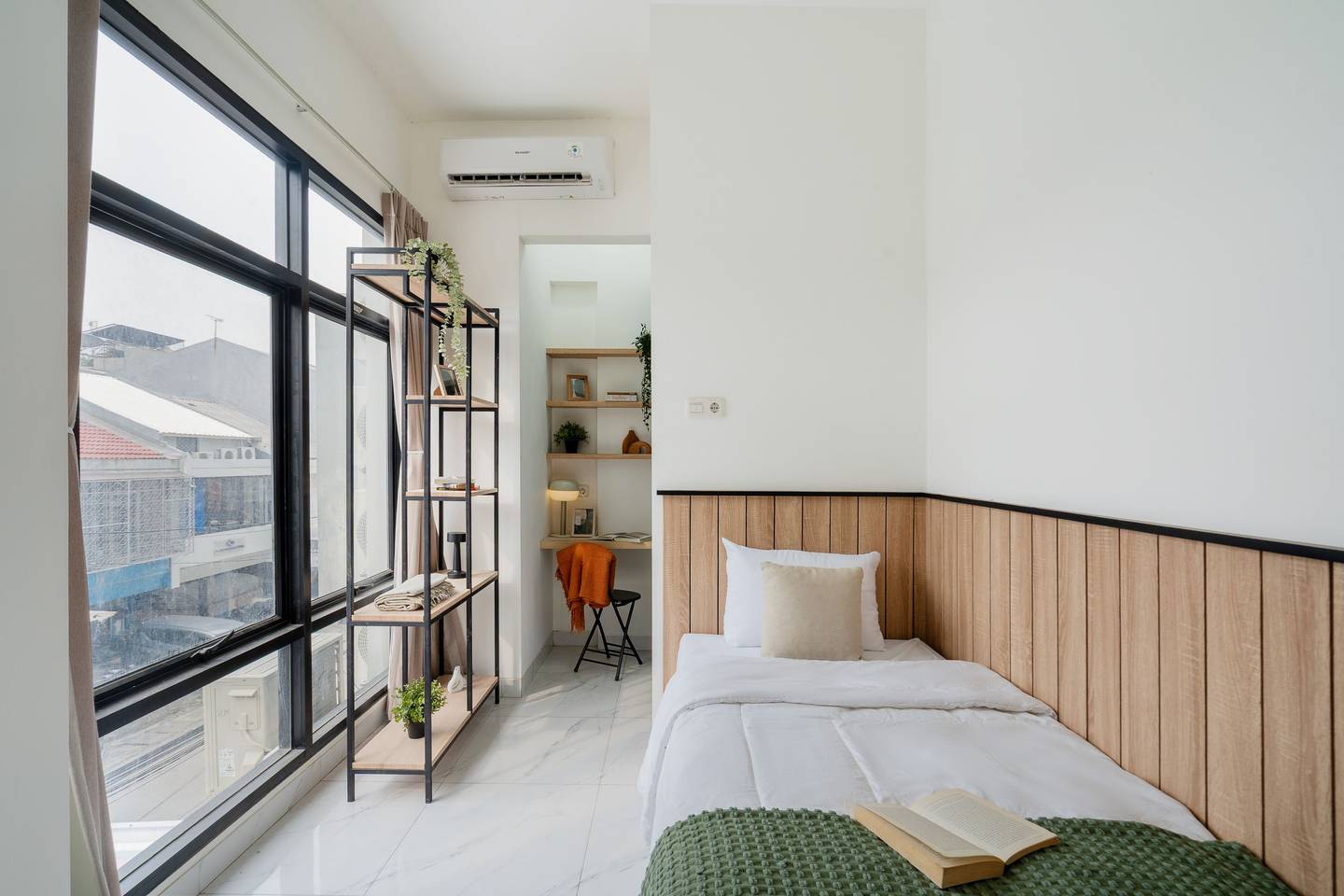 https://images.rukita.co/buildings/building/324a2a84-1f4.jpg