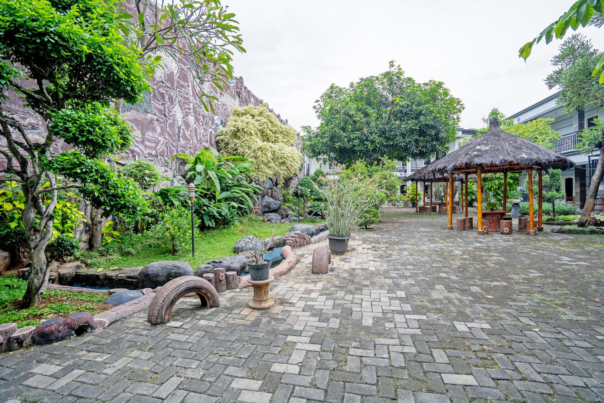 https://images.rukita.co/buildings/building/32858eb5-d4b.jpg