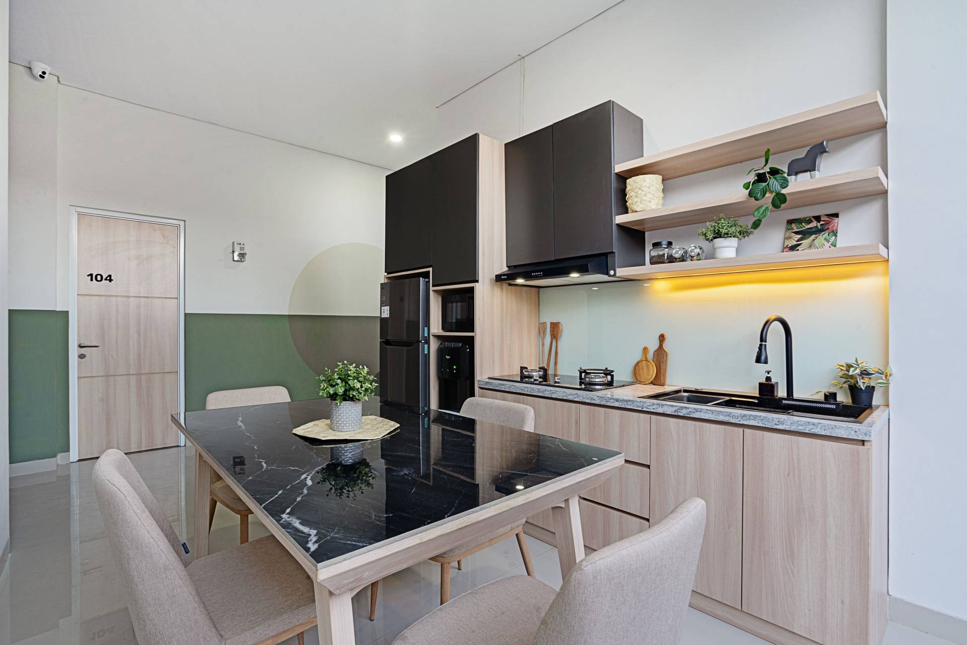 https://images.rukita.co/buildings/building/33948927-fc8.jpg