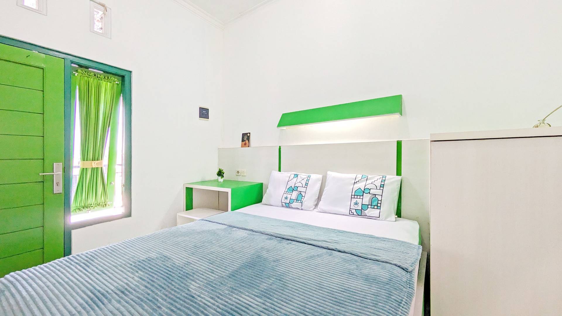 https://images.rukita.co/buildings/building/359919eb-32b.jpg