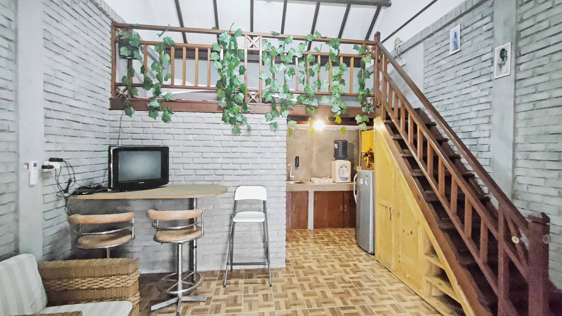 https://images.rukita.co/buildings/building/35a32544-f32.jpg