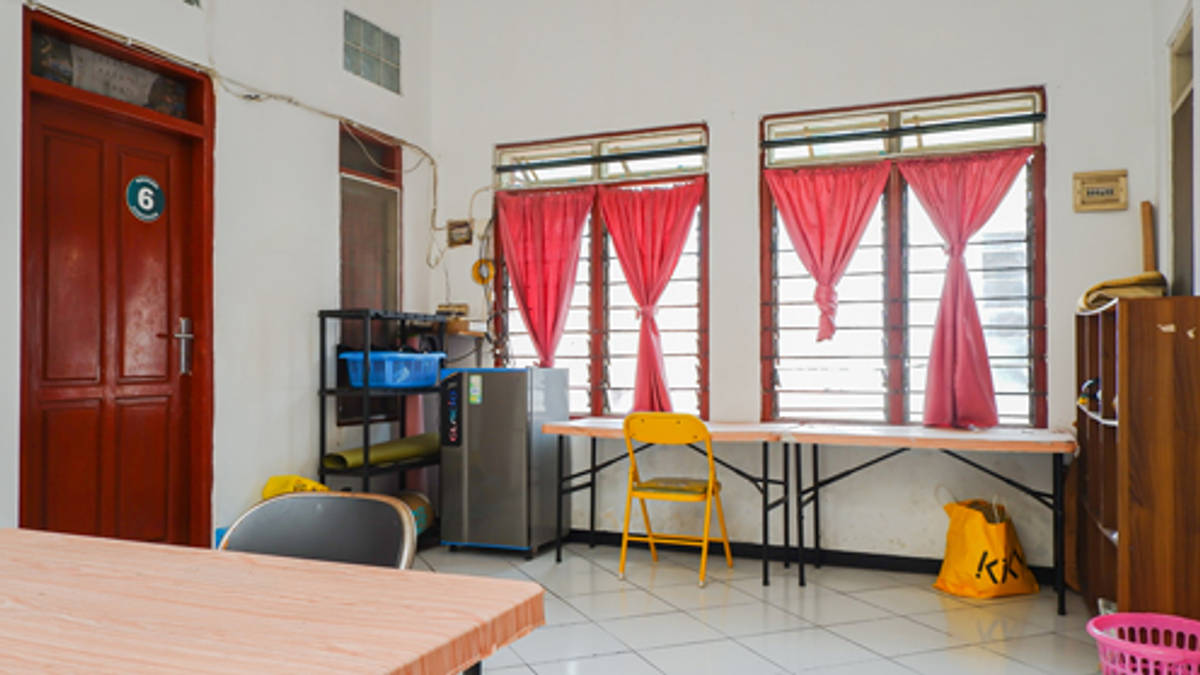 https://images.rukita.co/buildings/building/37d5f517-7e7.jpg