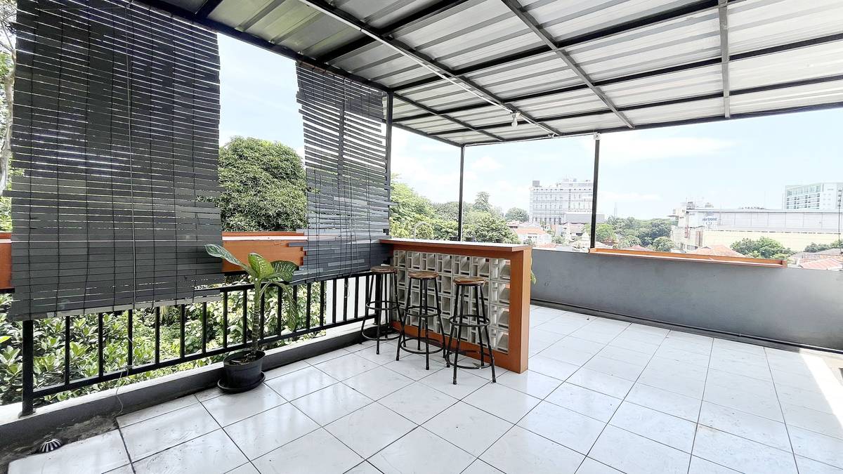 https://images.rukita.co/buildings/building/38bc8d5b-49d8-400d-af41-987193a1b2a7.jpg