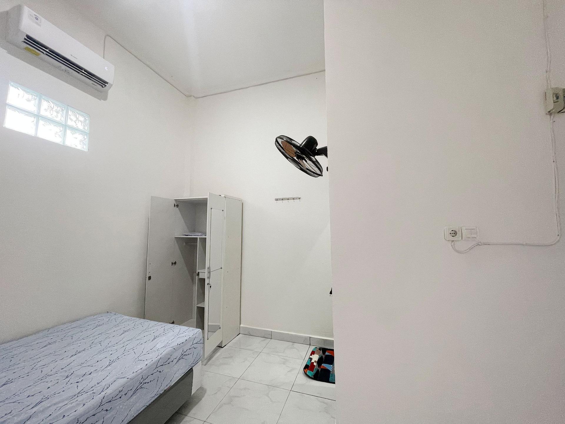 https://images.rukita.co/buildings/building/38f5369a-118.jpg