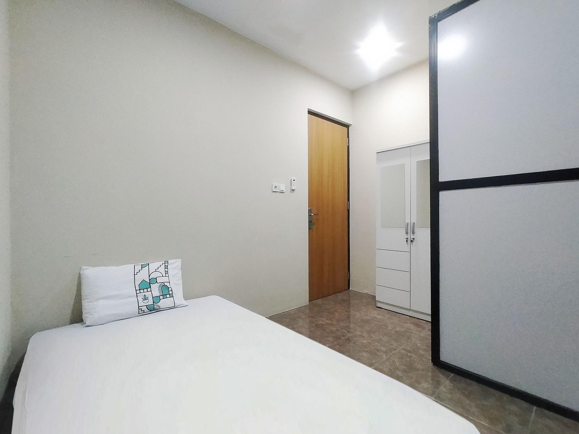 https://images.rukita.co/buildings/building/391564ad-e2cb-43a8-a5ce-d4eea6f7d72b.jpg