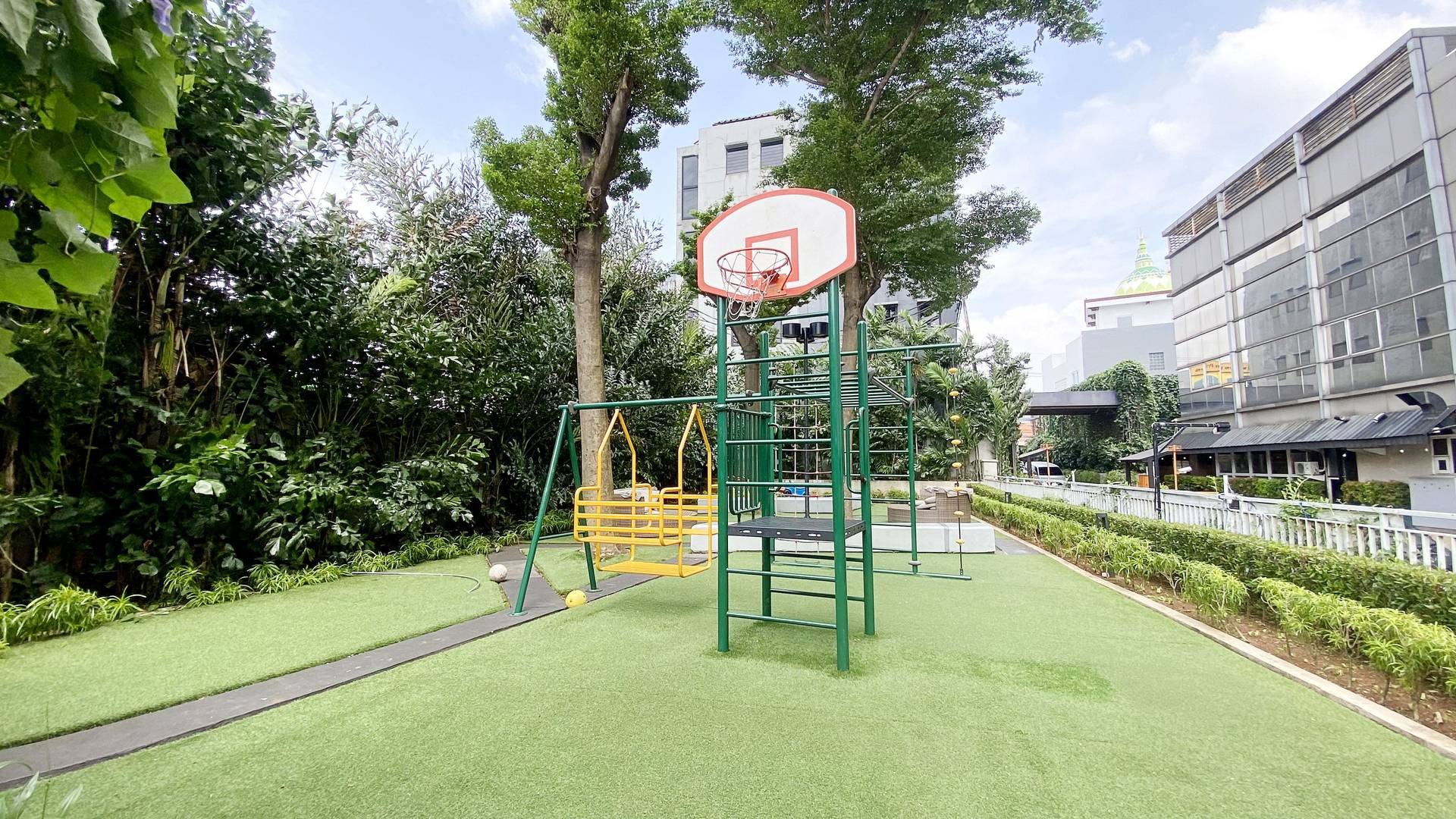 https://images.rukita.co/buildings/building/3bafa063-cb45-401a-8280-2cb6b11b25f1.jpg