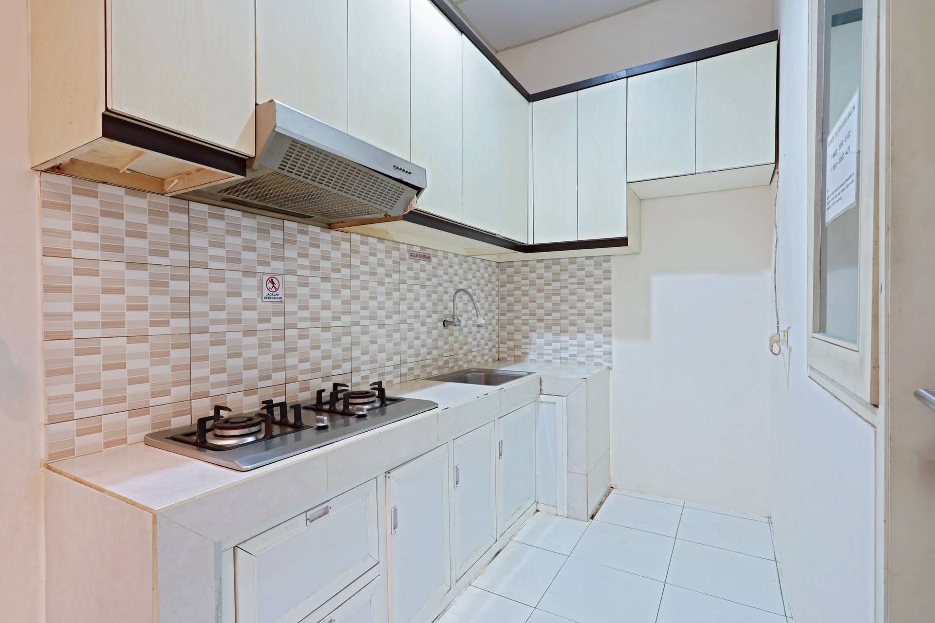 https://images.rukita.co/buildings/building/3be35a5b-48f.jpg