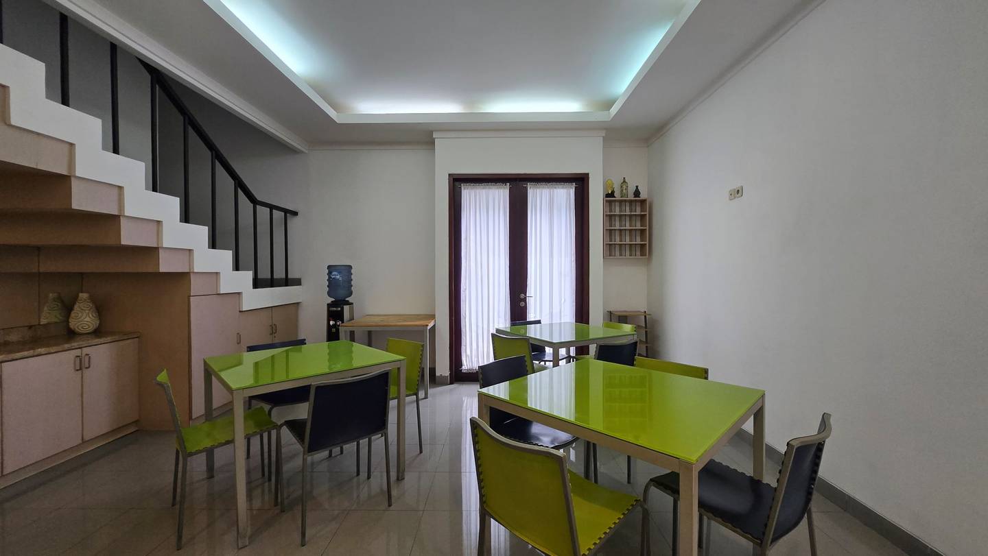 https://images.rukita.co/buildings/building/3ea6d728-440.jpg
