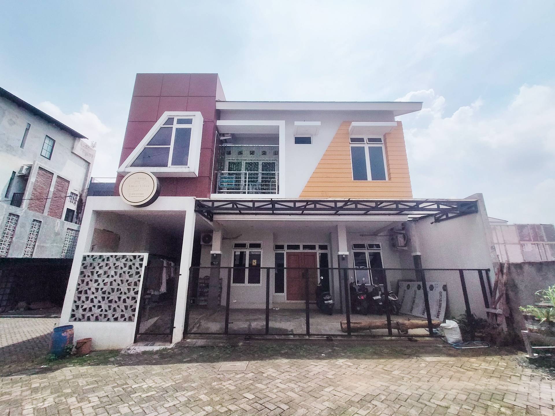 https://images.rukita.co/buildings/building/3ef8f31c-cb95-4e12-9e9d-6fe134acc345.jpg