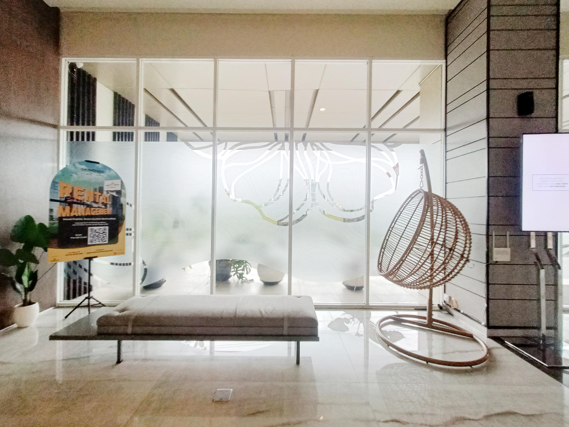 https://images.rukita.co/buildings/building/3f38050a-fbb.jpg