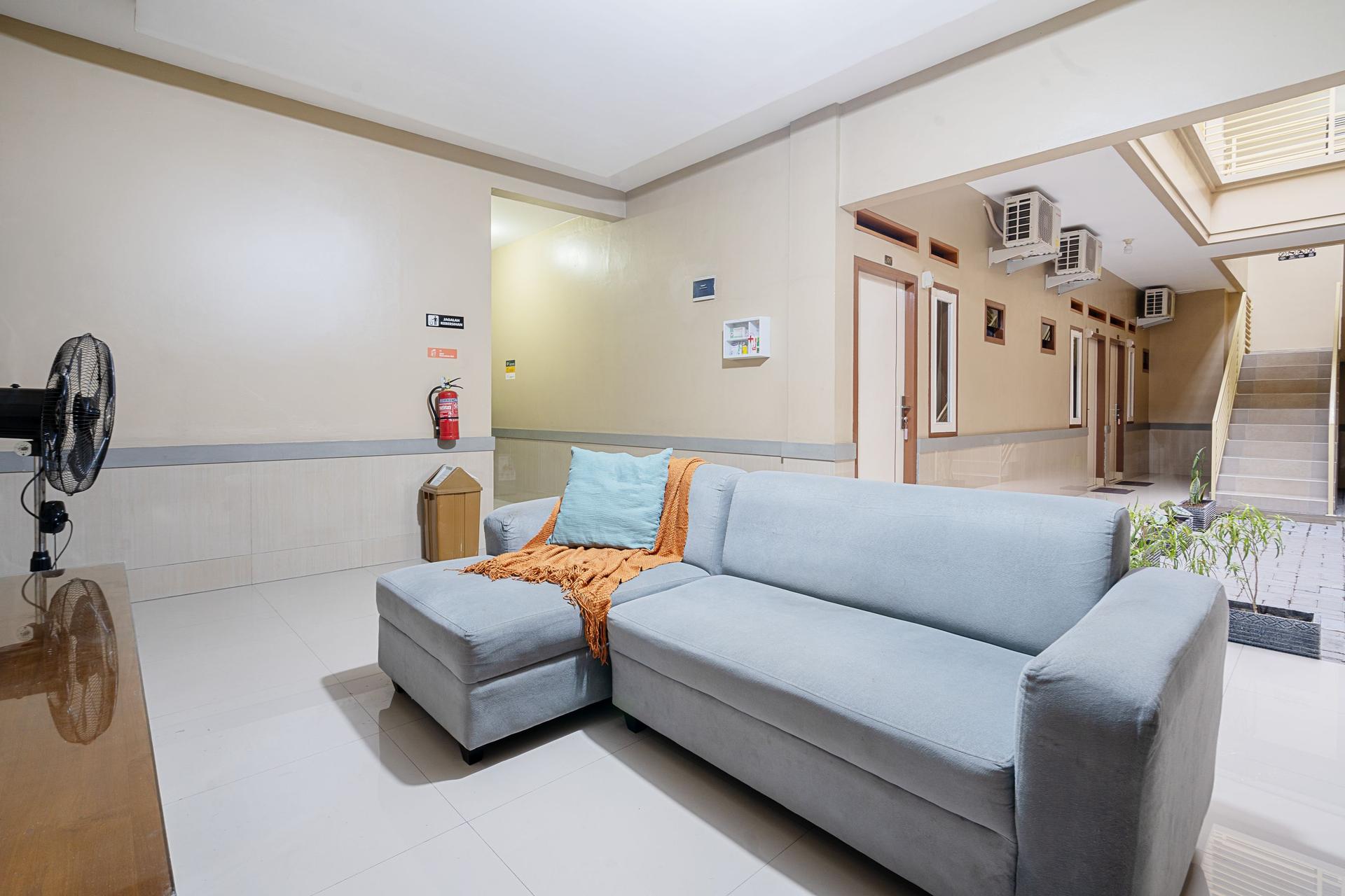 https://images.rukita.co/buildings/building/3f48d08b-434.jpg