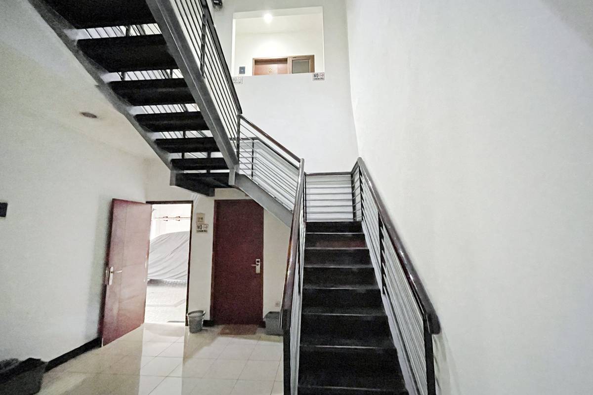 https://images.rukita.co/buildings/building/402ce0bd-ca9.jpg
