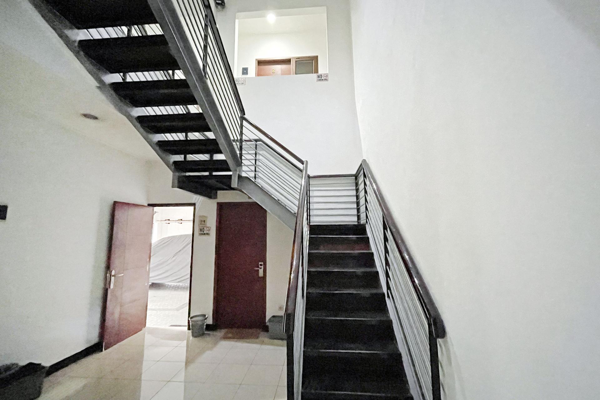 https://images.rukita.co/buildings/building/402ce0bd-ca9.jpg