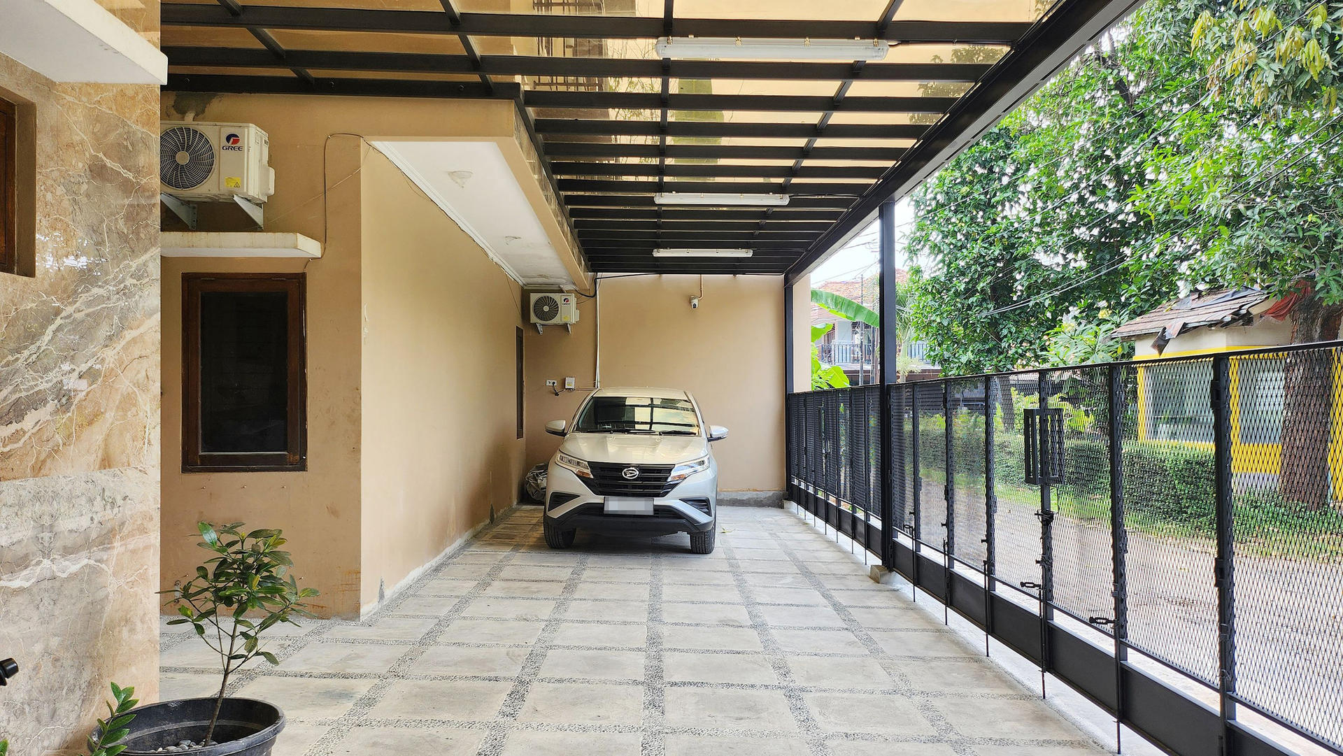 https://images.rukita.co/buildings/building/407d155d-f25.jpg