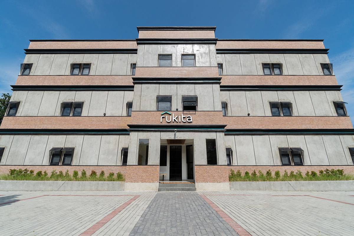 https://images.rukita.co/buildings/building/40dec251-1a8.jpg