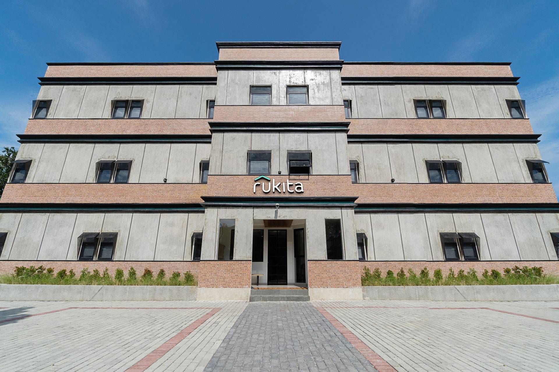 https://images.rukita.co/buildings/building/40dec251-1a8.jpg