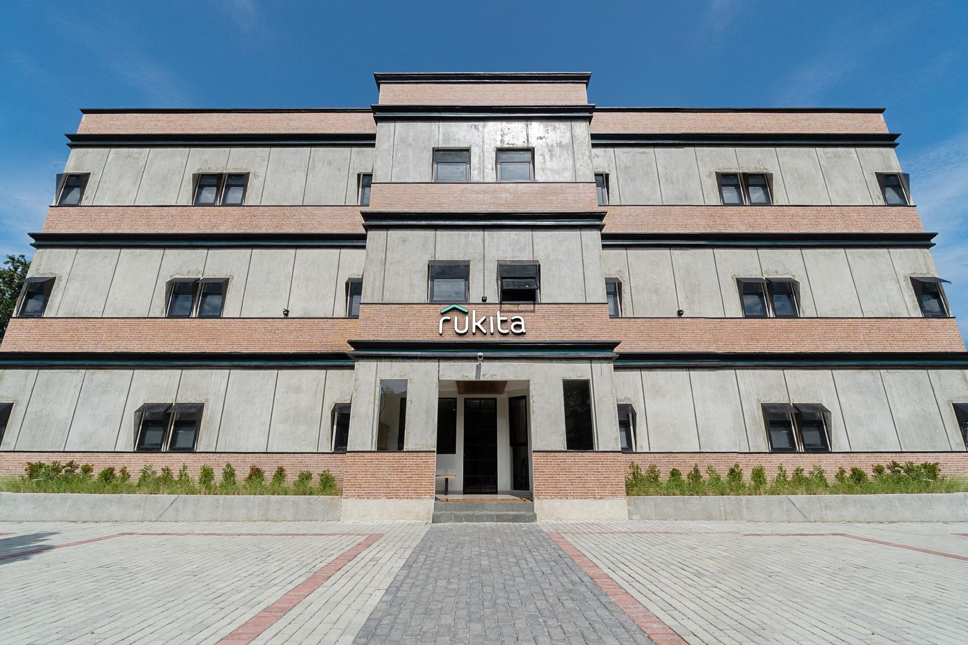 https://images.rukita.co/buildings/building/40dec251-1a8.jpg