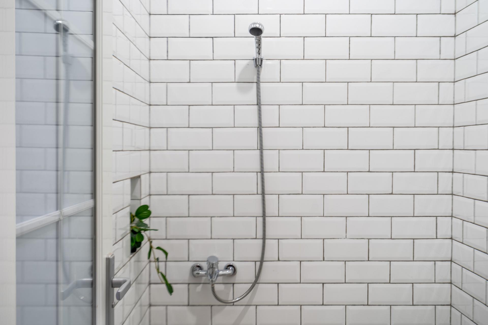 https://images.rukita.co/buildings/building/41fec81f-293.jpg