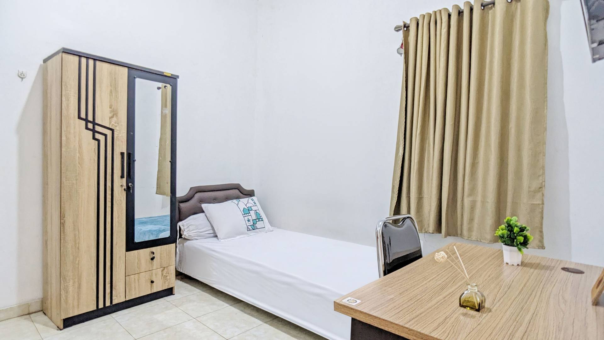 https://images.rukita.co/buildings/building/4324ef96-80c6-4926-beba-21d924132cf2.jpg