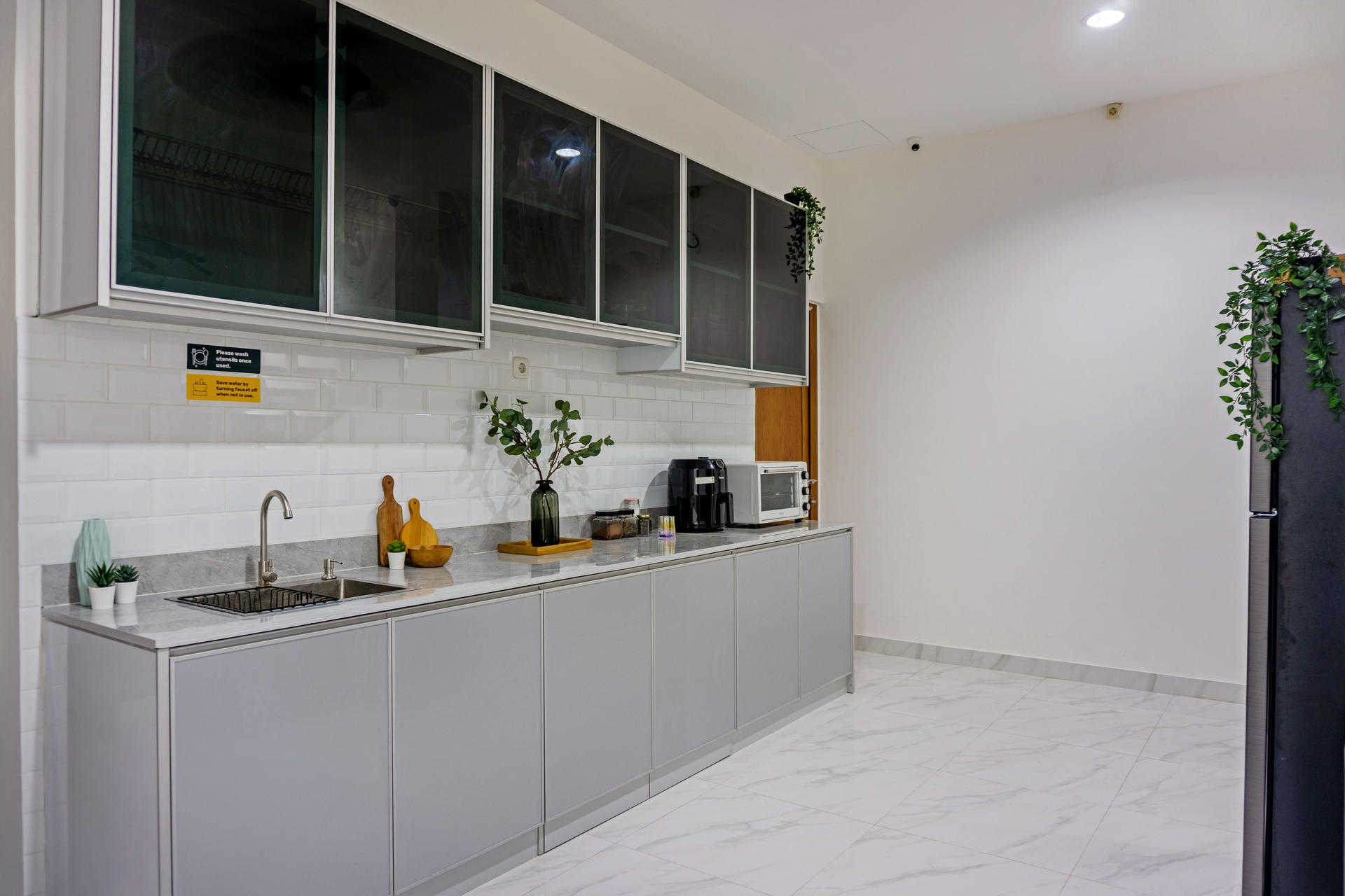 https://images.rukita.co/buildings/building/44d37131-48a.jpg