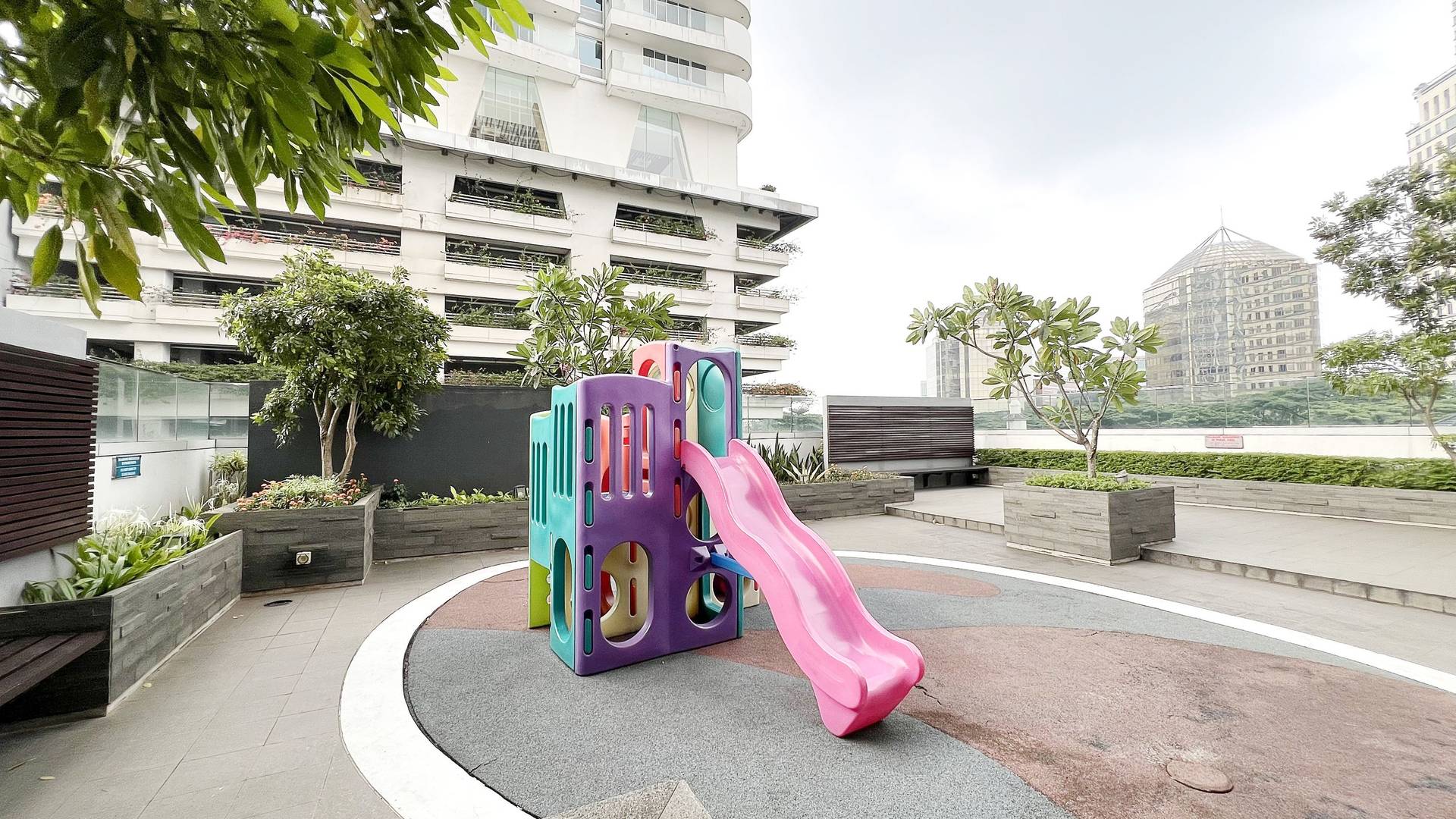 https://images.rukita.co/buildings/building/461e71cb-594b-4552-b37d-d97f21941f03.jpg