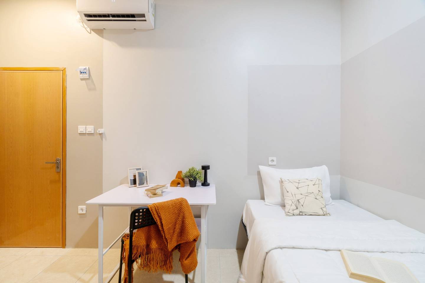 https://images.rukita.co/buildings/building/46a1caa2-be0.jpg