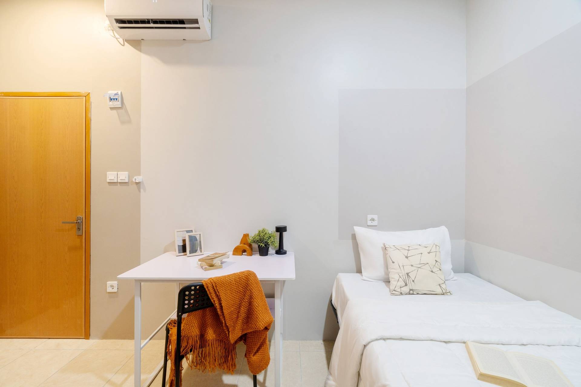 https://images.rukita.co/buildings/building/46a1caa2-be0.jpg